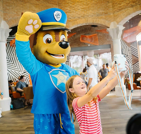 Character Central - Encuentro con personajes